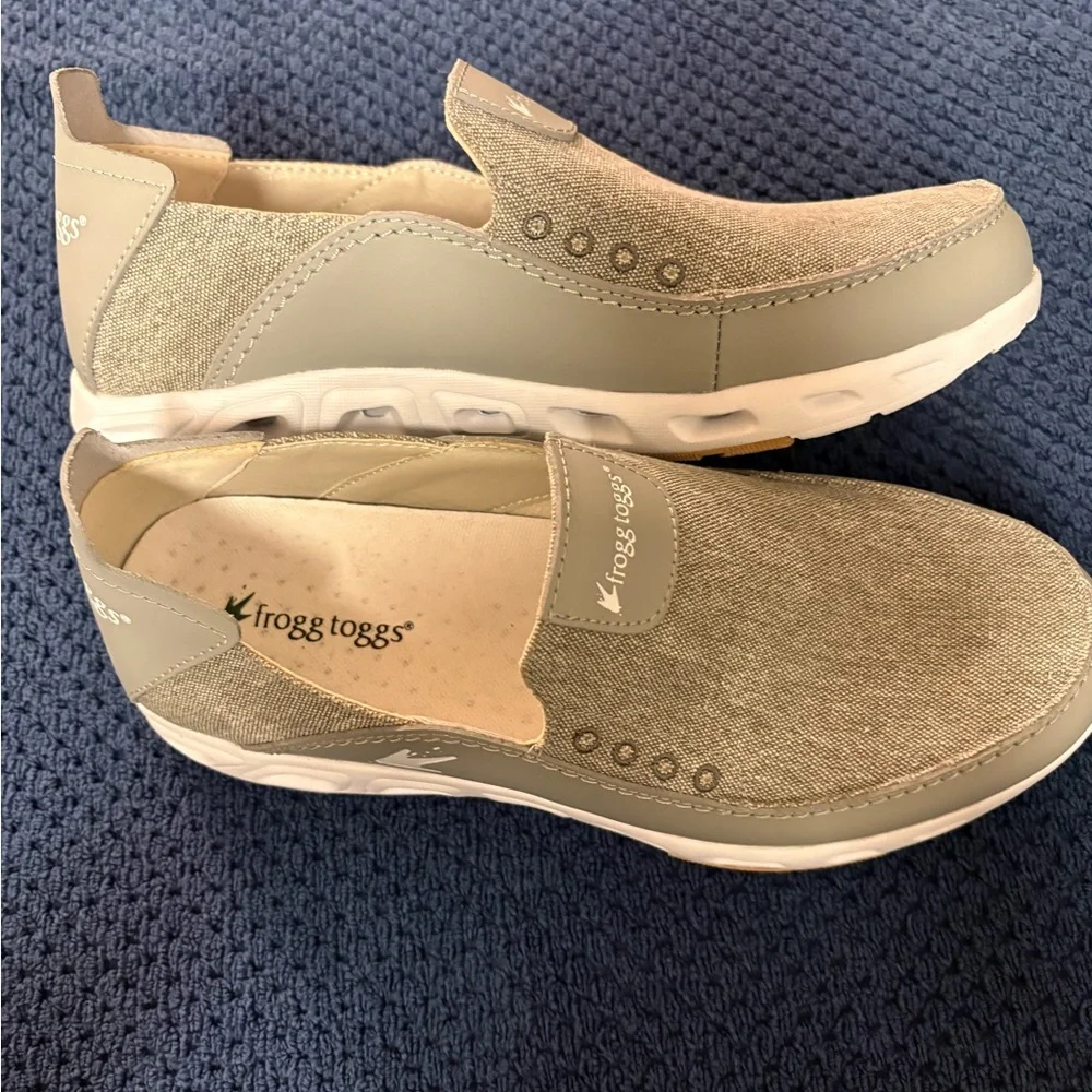Frogg Toggs new without